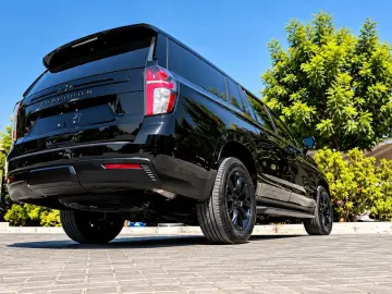 CHEVROLET BLACK-360 -NAVI-STERNHIMMEL-AHK-8SITZER-4X4-V8-