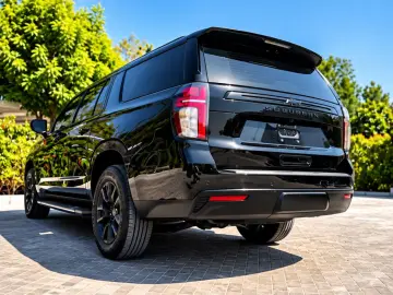 CHEVROLET BLACK-360 -NAVI-STERNHIMMEL-AHK-8SITZER-4X4-V8-