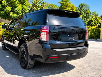 CHEVROLET BLACK-360 -NAVI-STERNHIMMEL-AHK-8SITZER-4X4-V8-