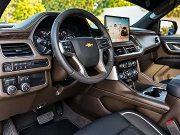 CHEVROLET BLACK-360 -NAVI-STERNHIMMEL-AHK-8SITZER-4X4-V8-