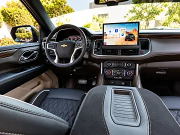 CHEVROLET BLACK-360 -NAVI-STERNHIMMEL-AHK-8SITZER-4X4-V8-