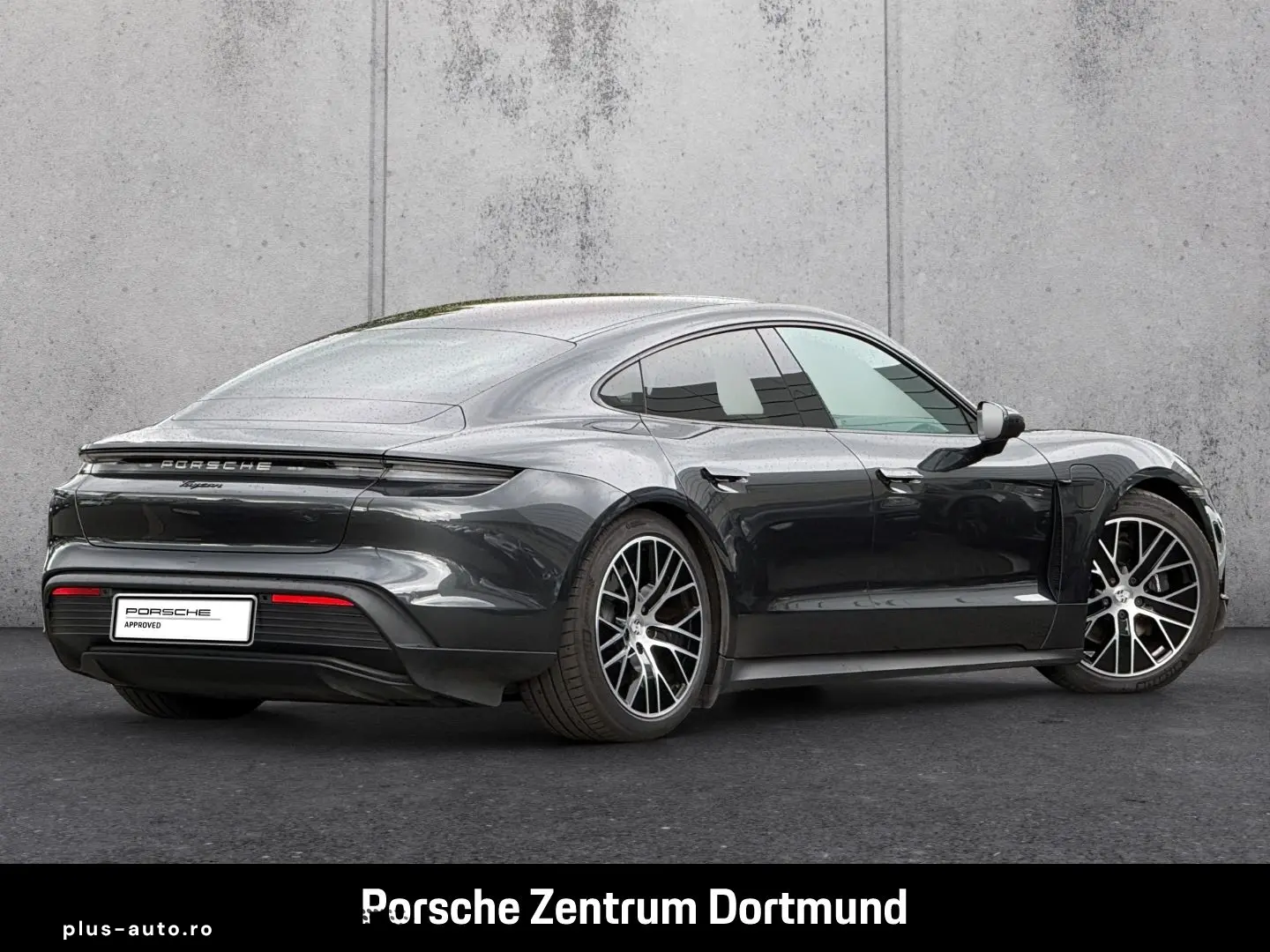 PORSCHE Taycan