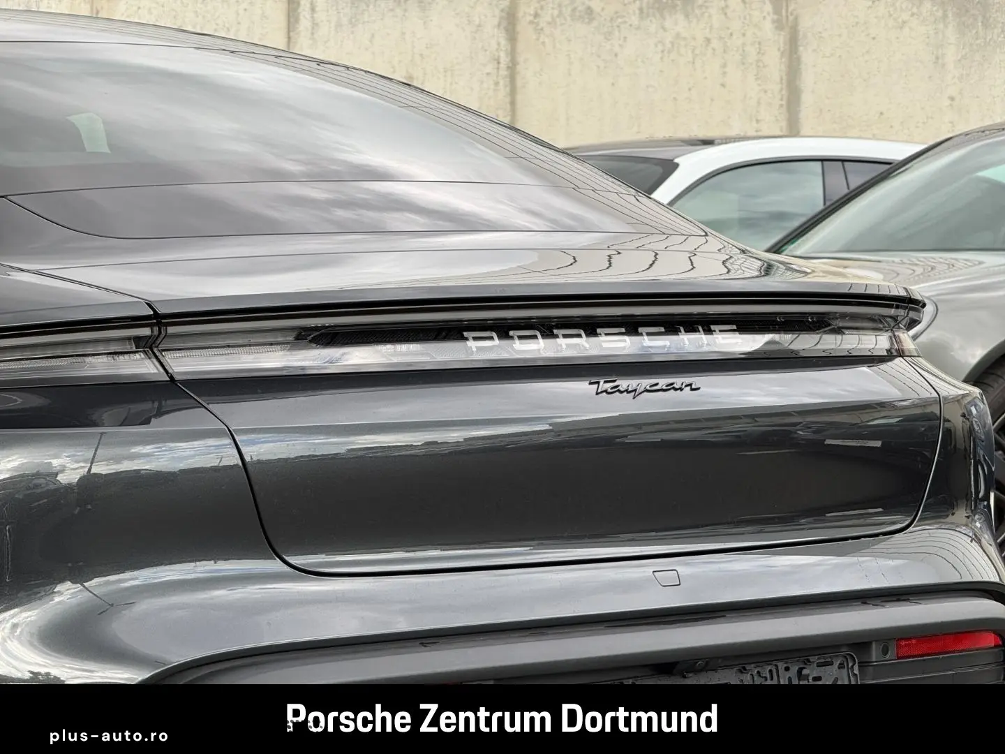 PORSCHE Taycan