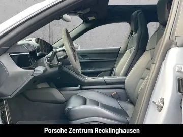 PORSCHE Taycan HA-Lenkung Surround-View Panoramadach