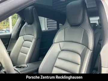PORSCHE Taycan HA-Lenkung Surround-View Panoramadach