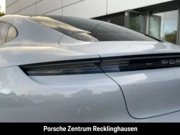 PORSCHE Taycan HA-Lenkung Surround-View Panoramadach