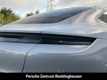 PORSCHE Taycan HA-Lenkung Surround-View Panoramadach