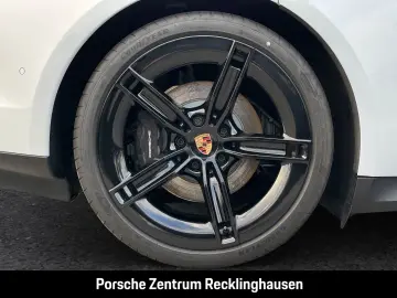 PORSCHE Taycan HA-Lenkung Surround-View Panoramadach