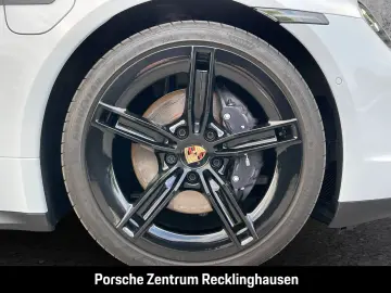 PORSCHE Taycan HA-Lenkung Surround-View Panoramadach