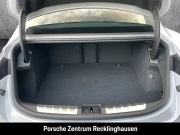 PORSCHE Taycan HA-Lenkung Surround-View Panoramadach