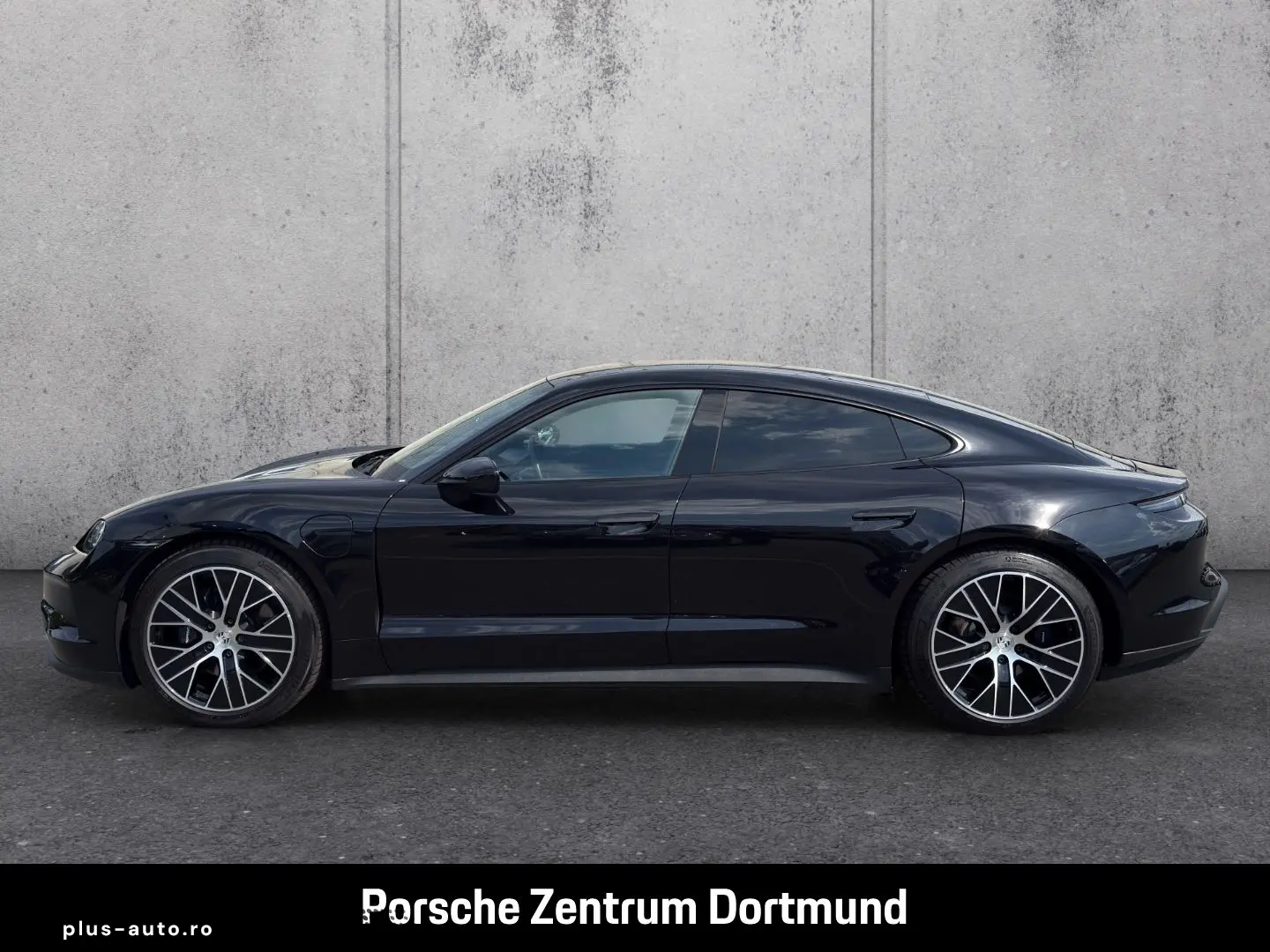 PORSCHE Taycan 4 BOSE Panorama InnoDrive HUD 20-Zoll