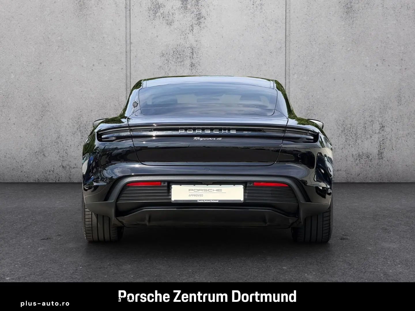PORSCHE Taycan 4 BOSE Panorama InnoDrive HUD 20-Zoll