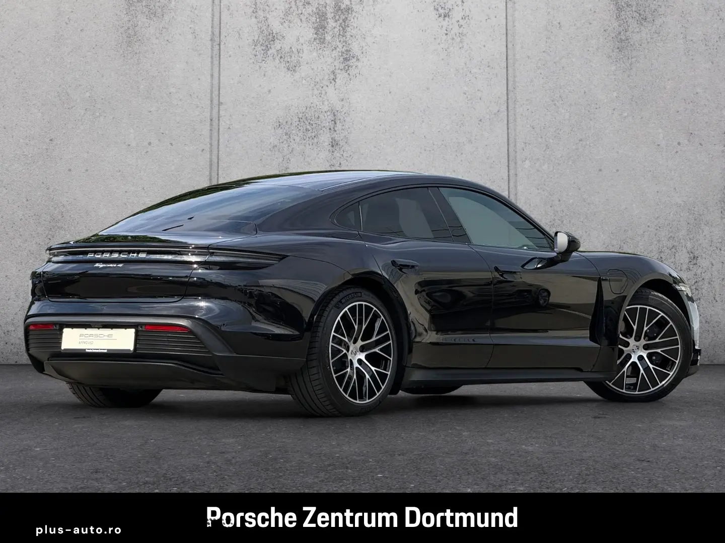 PORSCHE Taycan 4 BOSE Panorama InnoDrive HUD 20-Zoll
