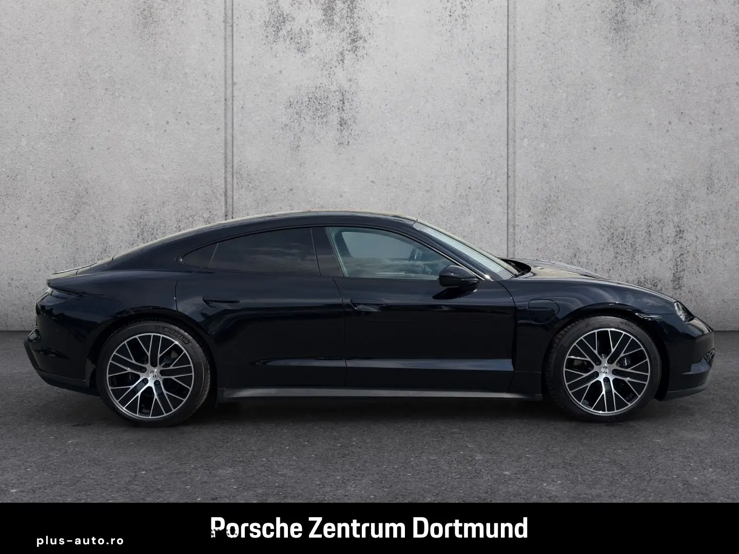 PORSCHE Taycan 4 BOSE Panorama InnoDrive HUD 20-Zoll