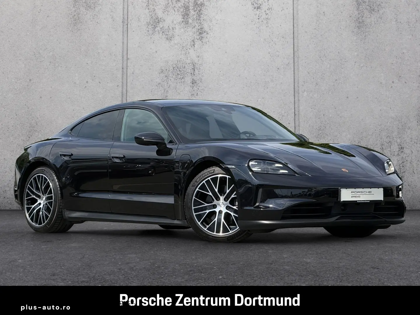 PORSCHE Taycan 4 BOSE Panorama InnoDrive HUD 20-Zoll