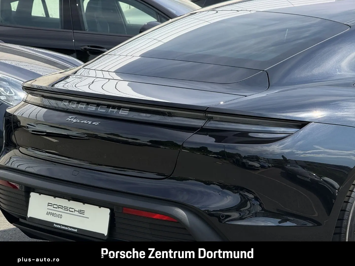 PORSCHE Taycan 4 BOSE Panorama InnoDrive HUD 20-Zoll