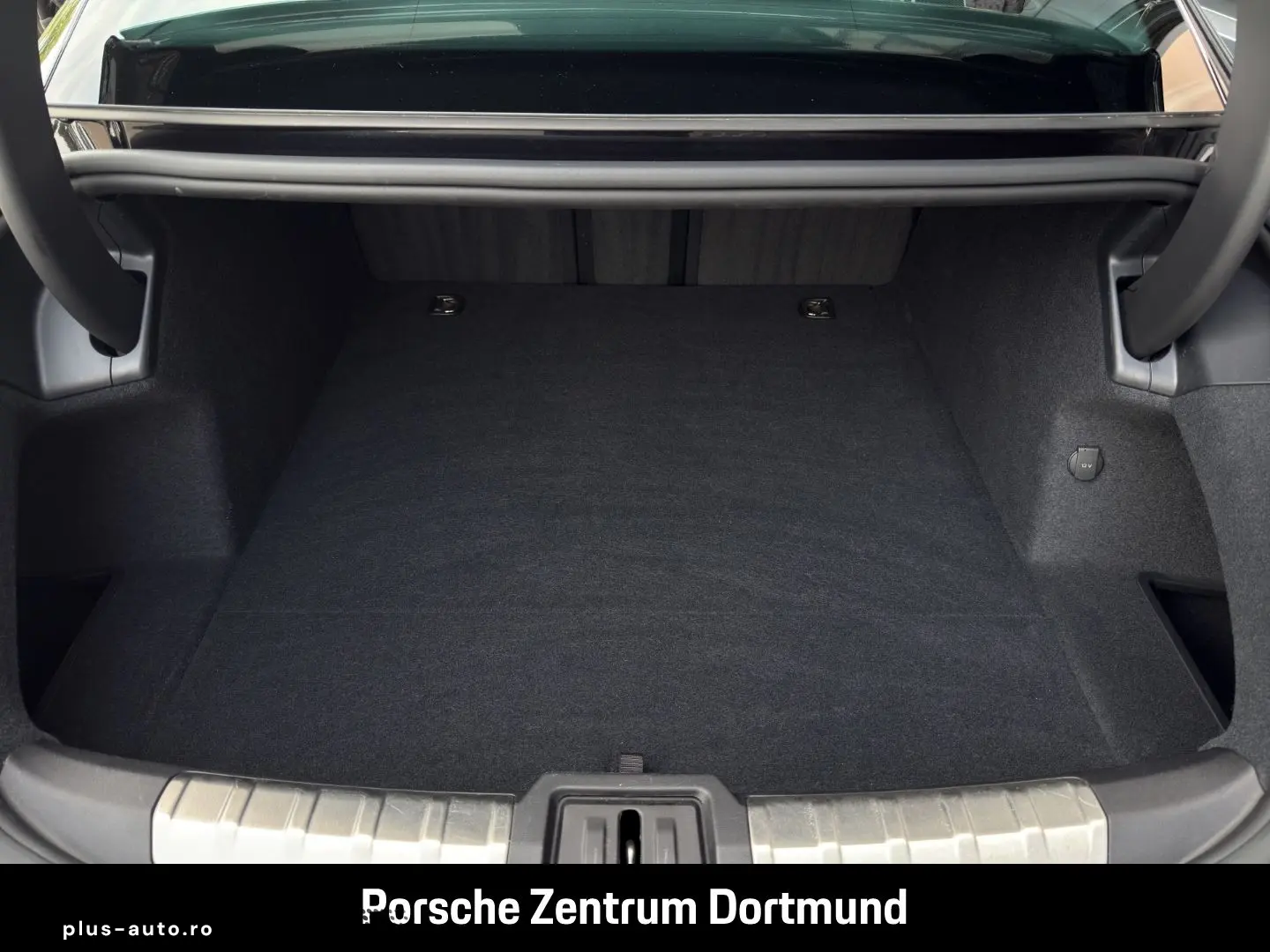 PORSCHE Taycan 4 BOSE Panorama InnoDrive HUD 20-Zoll
