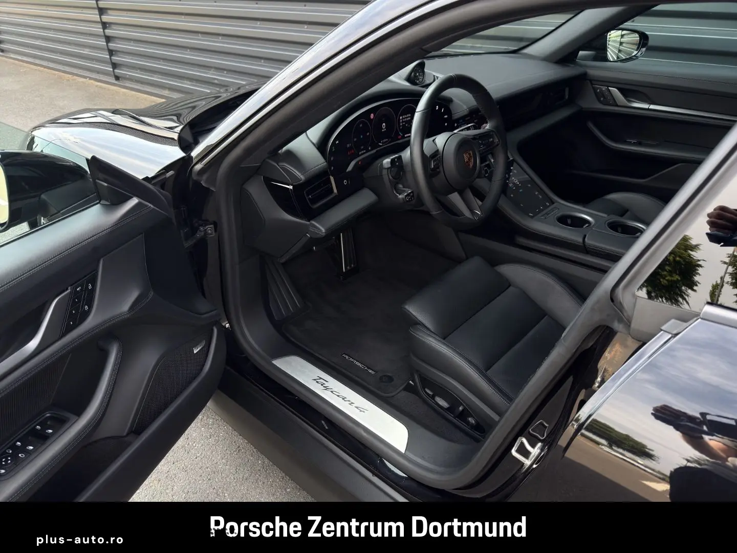 PORSCHE Taycan 4 BOSE Panorama InnoDrive HUD 20-Zoll