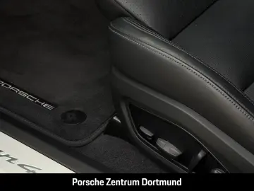 PORSCHE Taycan 4 BOSE Panorama InnoDrive HUD 20-Zoll