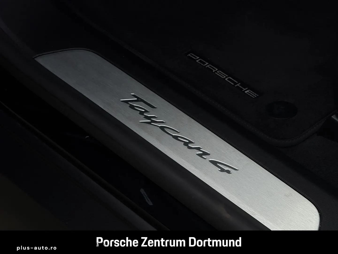 PORSCHE Taycan 4 BOSE Panorama InnoDrive HUD 20-Zoll