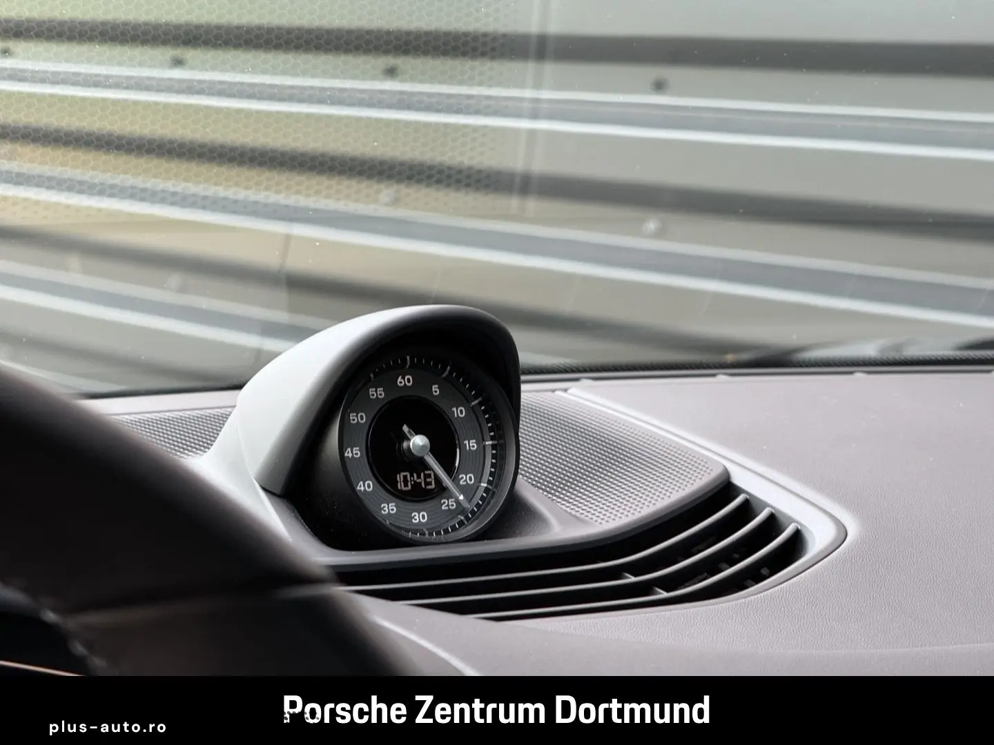 PORSCHE Taycan 4 BOSE Panorama InnoDrive HUD 20-Zoll