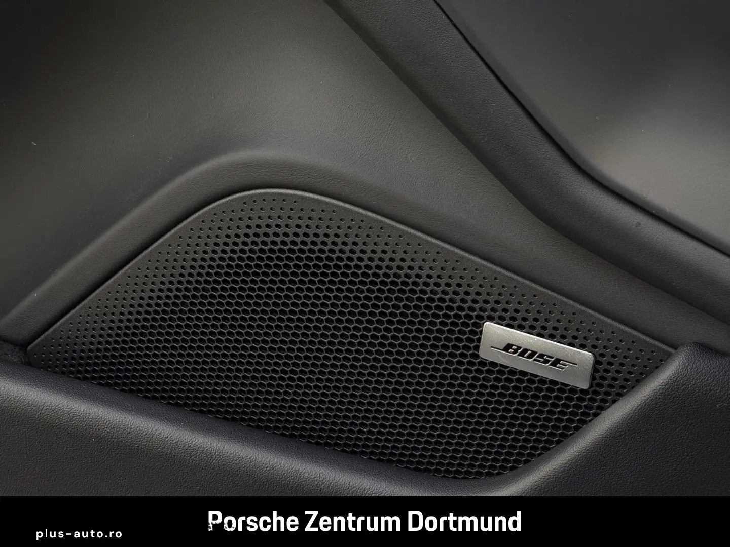 PORSCHE Taycan 4 BOSE Panorama InnoDrive HUD 20-Zoll
