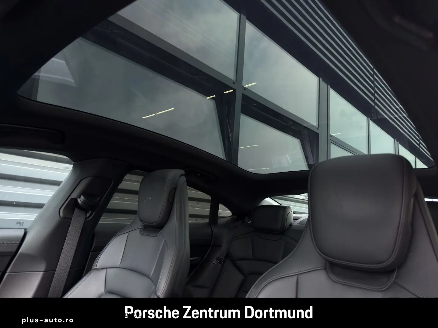 PORSCHE Taycan 4 BOSE Panorama InnoDrive HUD 20-Zoll