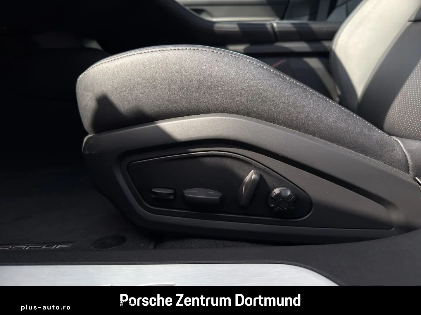 PORSCHE Taycan 4S
