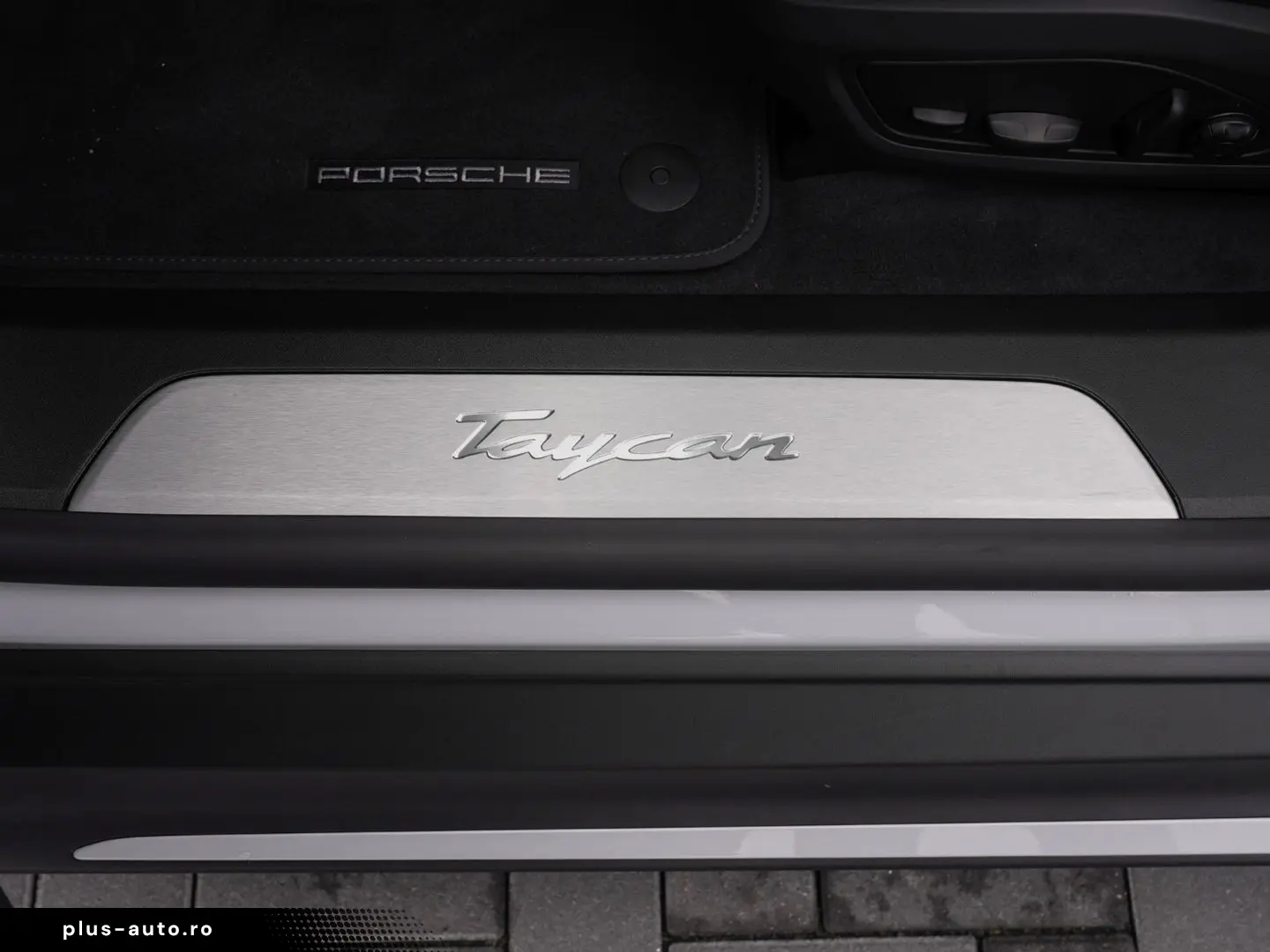 PORSCHE Taycan BOSE LED-Matrix Performancebatterie