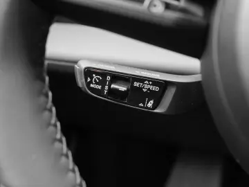 PORSCHE Taycan BOSE LED-Matrix Performancebatterie