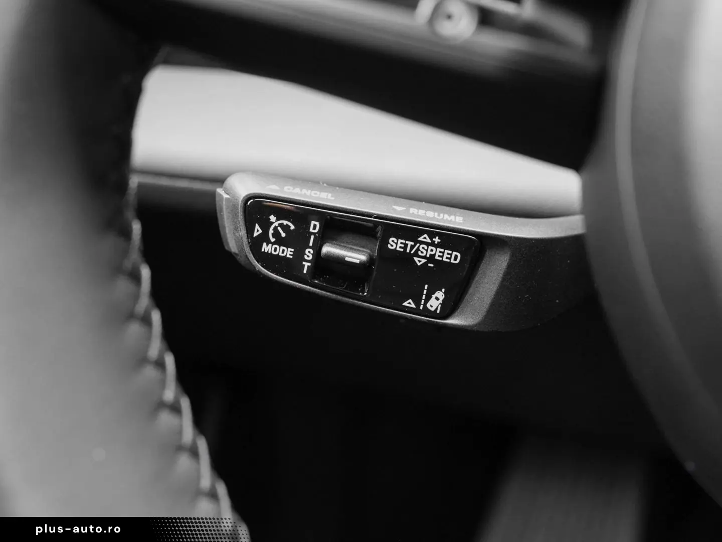 PORSCHE Taycan BOSE LED-Matrix Performancebatterie