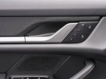 PORSCHE Taycan BOSE LED-Matrix Performancebatterie