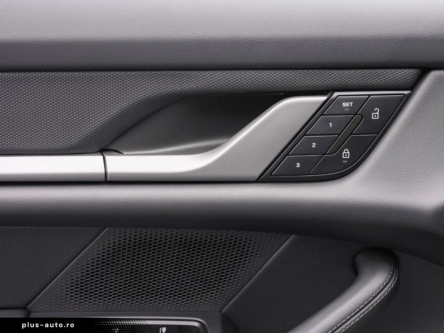 PORSCHE Taycan BOSE LED-Matrix Performancebatterie