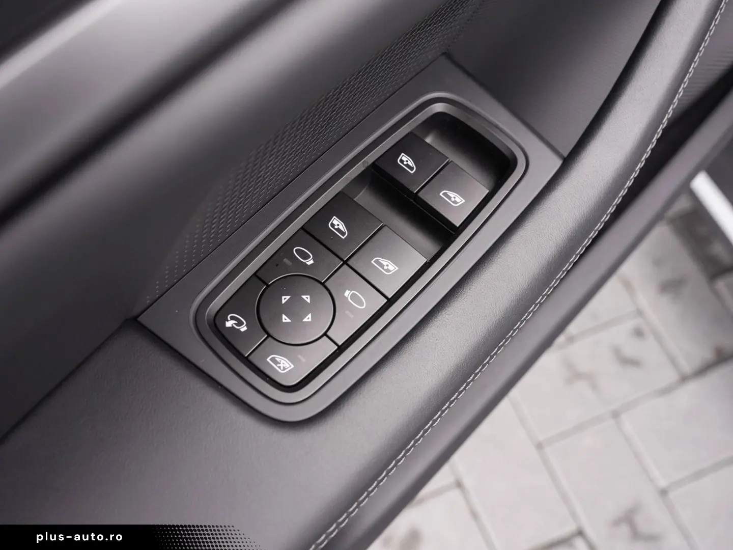 PORSCHE Taycan BOSE LED-Matrix Performancebatterie