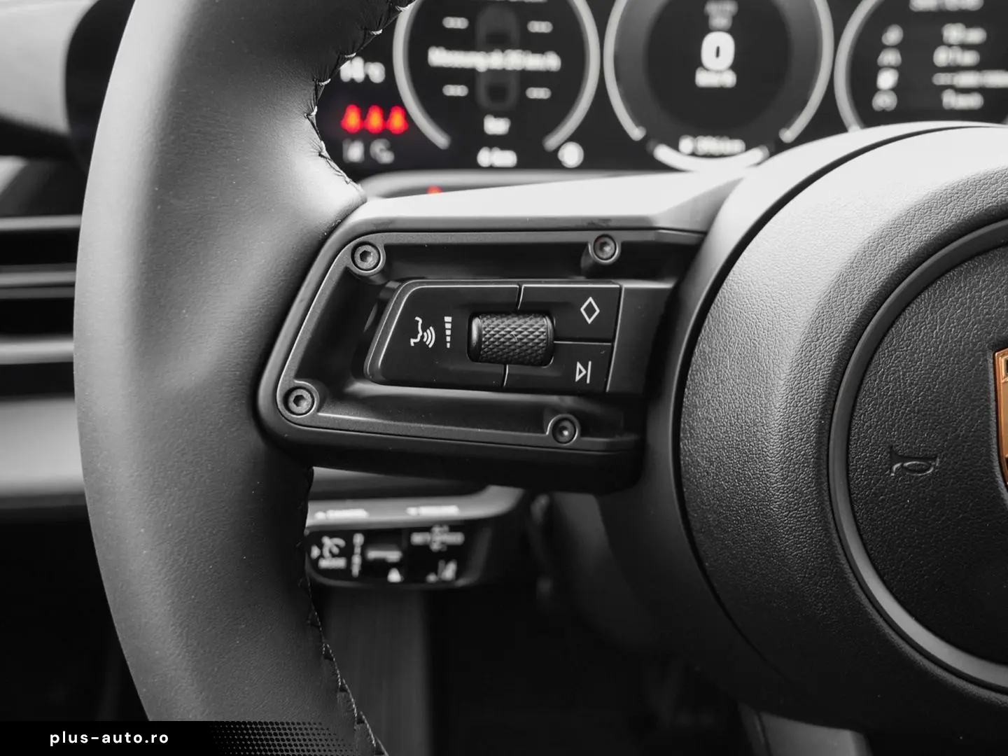 PORSCHE Taycan BOSE LED-Matrix Performancebatterie
