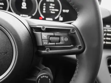 PORSCHE Taycan BOSE LED-Matrix Performancebatterie