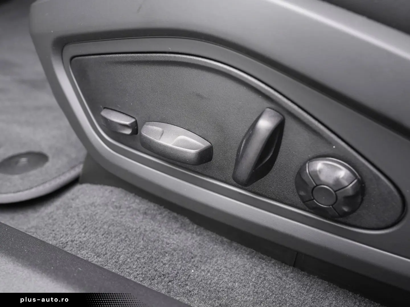 PORSCHE Taycan BOSE LED-Matrix Performancebatterie