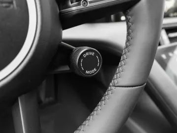 PORSCHE Taycan BOSE LED-Matrix Performancebatterie