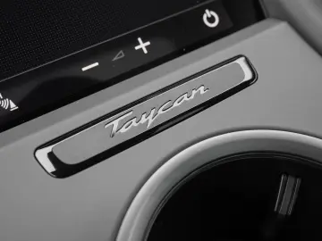 PORSCHE Taycan BOSE LED-Matrix Performancebatterie