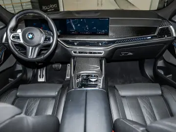 BMW X6 M60i xDrive M Sport PANO ACC AHK RFK NAVI LM