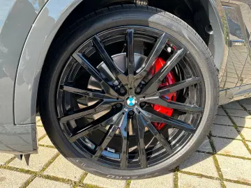 BMW X6 M60i xDrive ACC HUD PANO HARMAN AHK