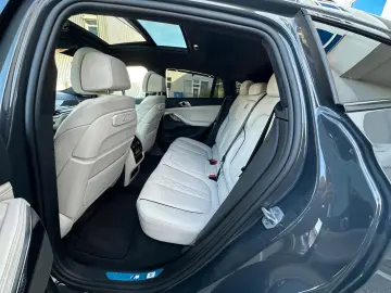 BMW X6 M60i xDrive ACC HUD PANO HARMAN AHK