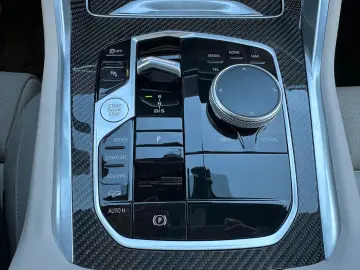 BMW X6 M60i xDrive ACC HUD PANO HARMAN AHK
