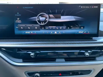 BMW X6 M60i xDrive ACC HUD PANO HARMAN AHK