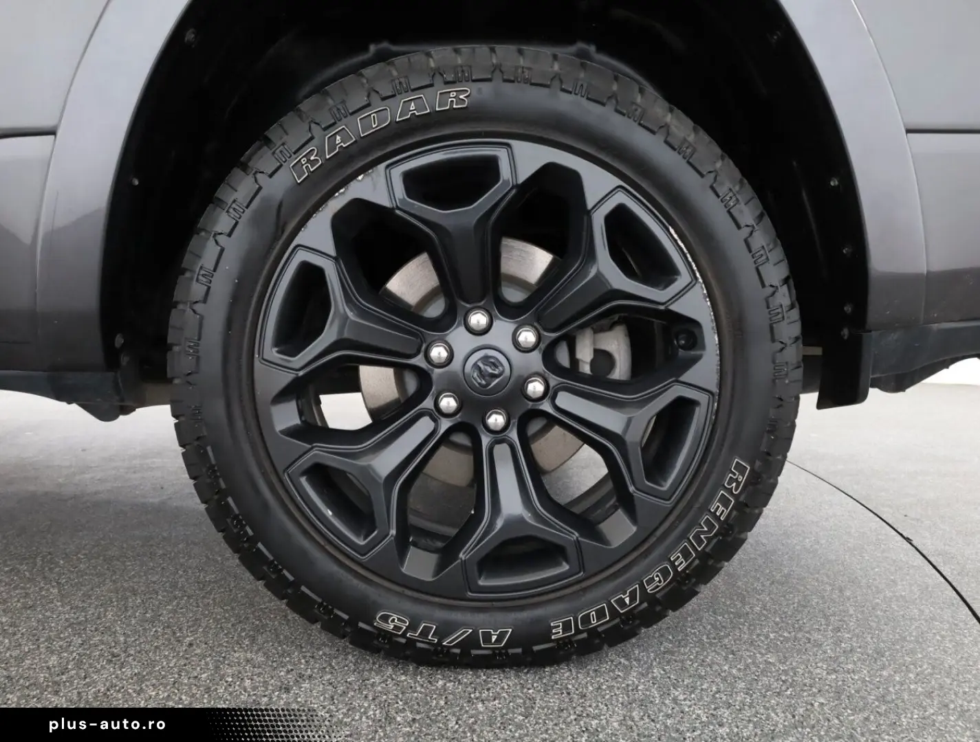 ANDERE Ram 1500 5.7 V8 Hemi