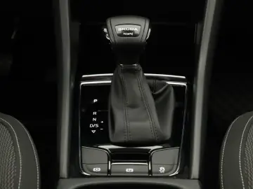 SKODA Karoq 2.0 TDI 2024   Automatik  Scheckheft