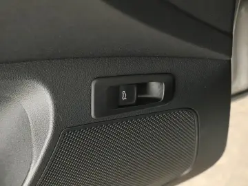 SKODA Karoq 2.0 TDI 2024   Automatik  Scheckheft