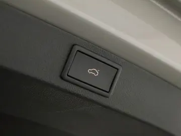 SKODA Karoq 2.0 TDI 2024   Automatik  Scheckheft