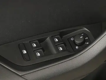 SKODA Karoq 2.0 TDI 2024 Sportline   Automatik
