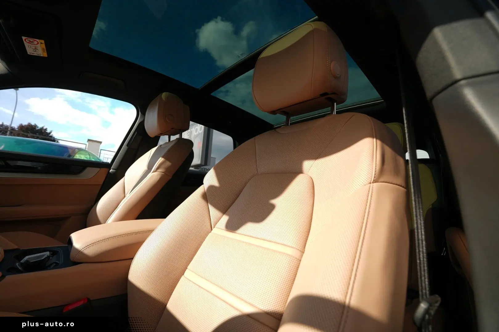 PORSCHE Cayenne MASSAGE-2DISPLAY-PANO-INNO-BOSE-BEIGE